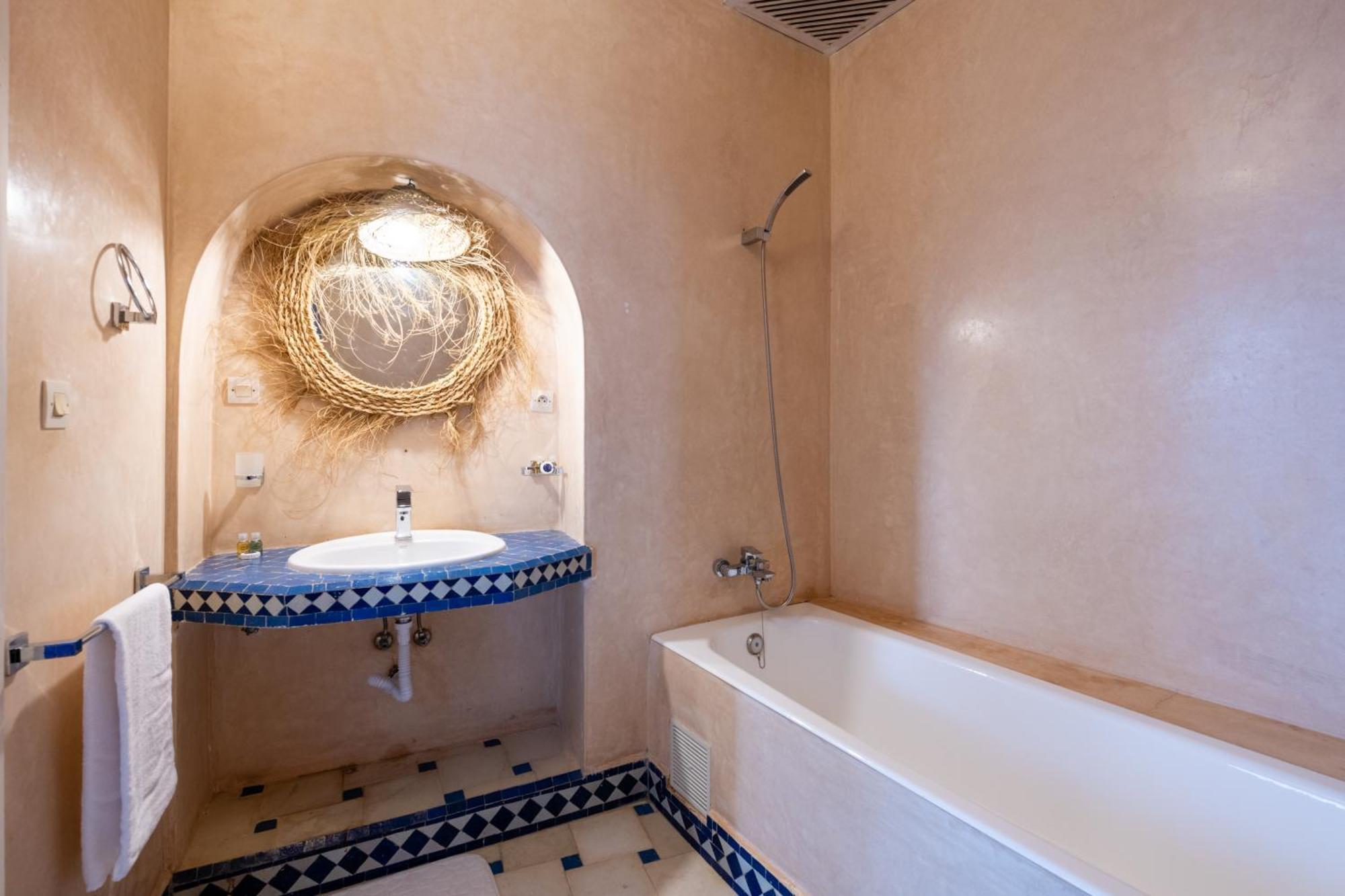 Riad Asilah 32 Bagian luar foto